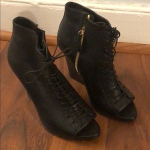 Women’s Burberry leather lace up open toe shoes